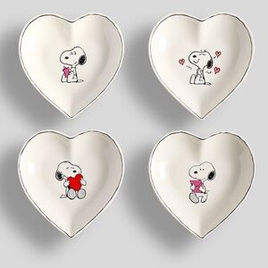 ❤️ NIB- Peanuts Snoopy Stoneware Plates- Set of 4- Pottery Barn